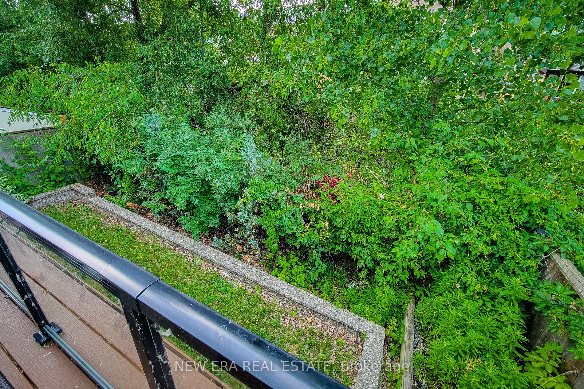 128 Montreal Circle Property Photo 8