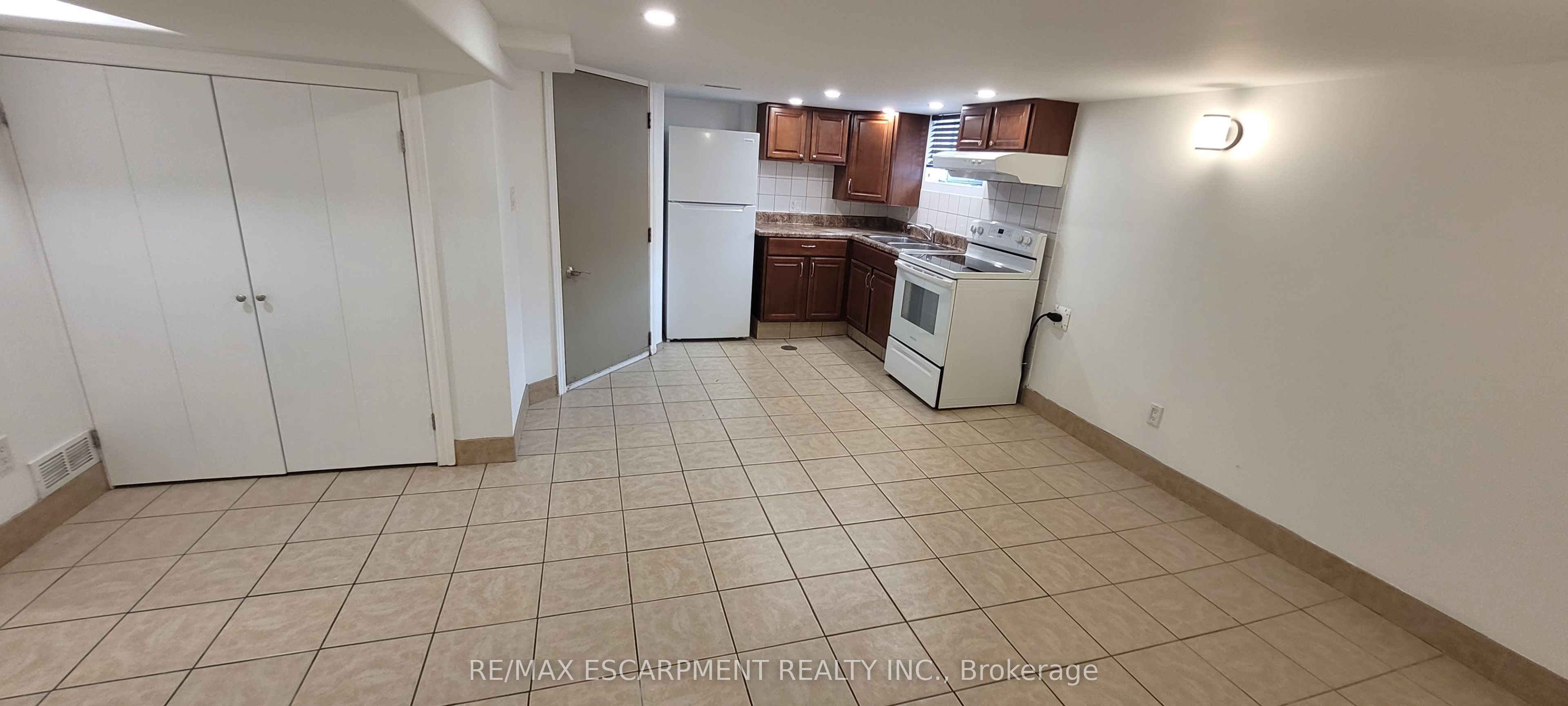 98 Limeridge Road E Lower Level Property Photo 5