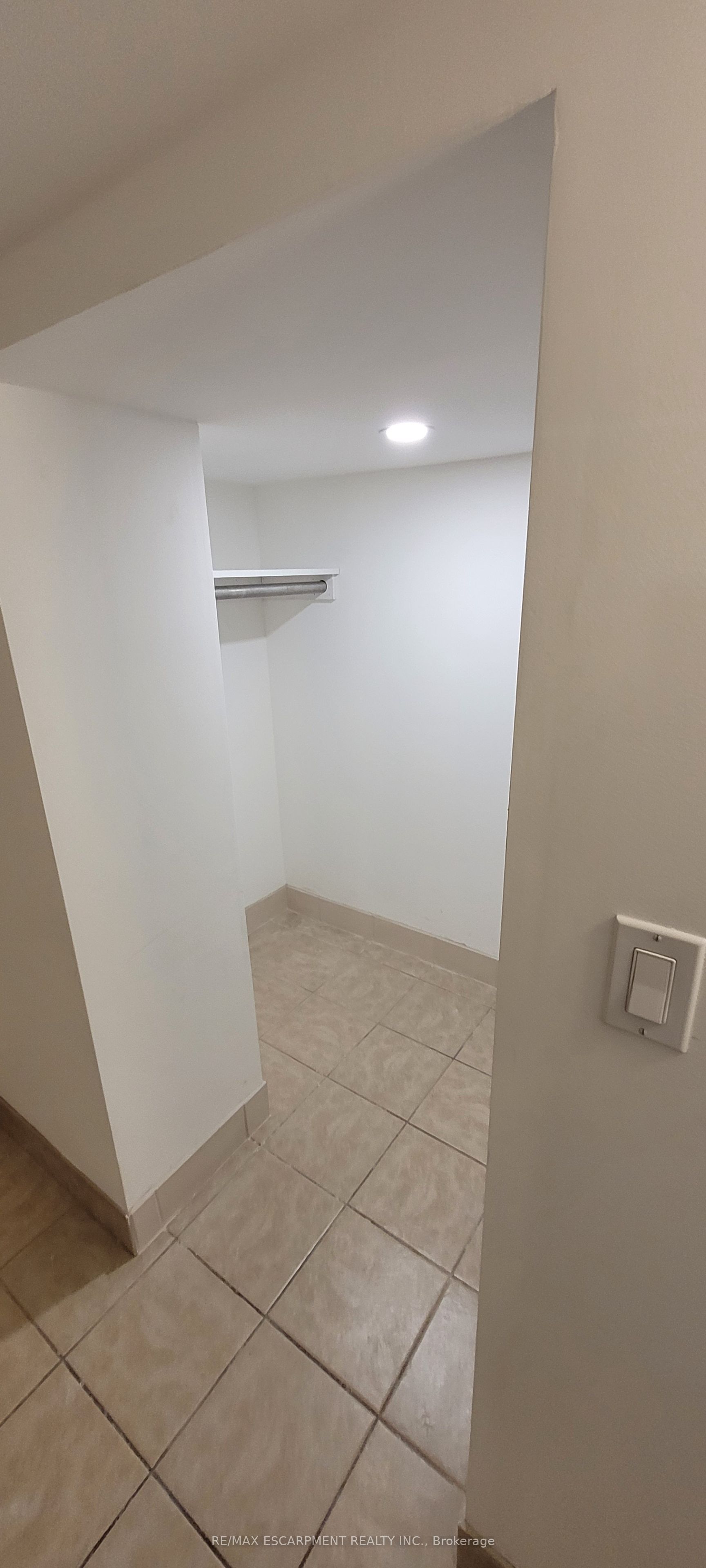98 Limeridge Road E Lower Level Property Photo 17