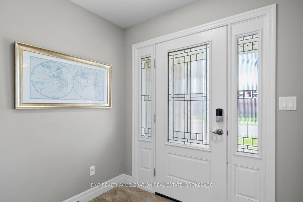 92 Hartwood Crescent Property Photo 3
