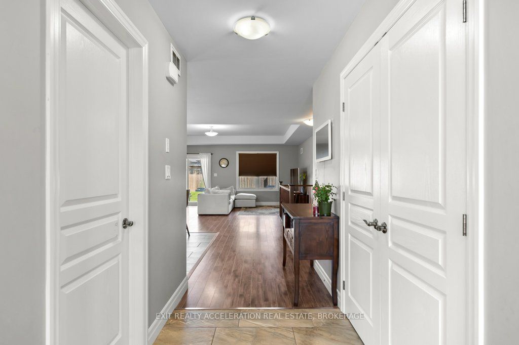 92 Hartwood Crescent Property Photo 4