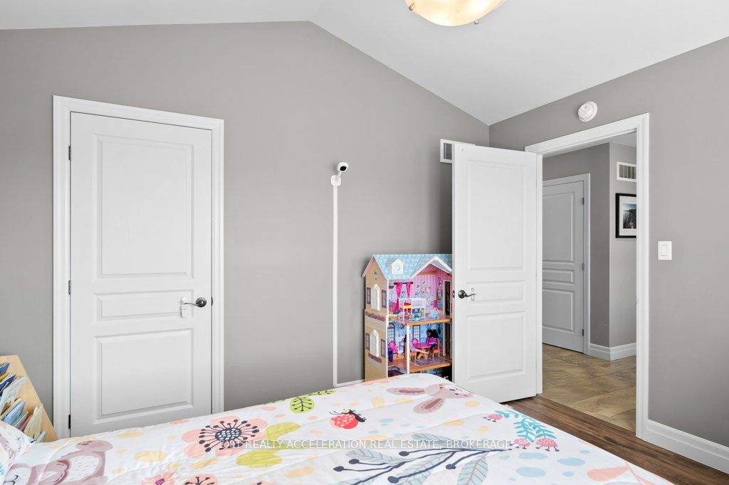 92 Hartwood Crescent Property Photo 6