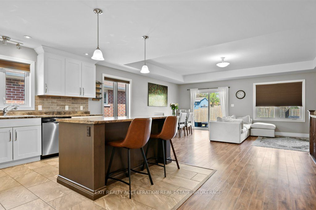 92 Hartwood Crescent Property Photo 7
