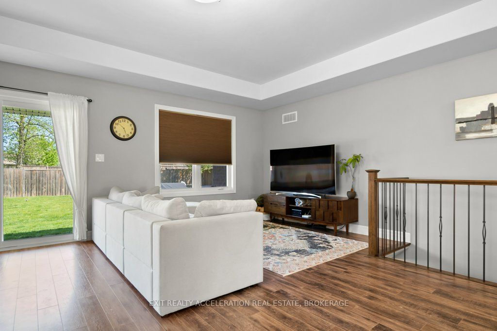 92 Hartwood Crescent Property Photo 11