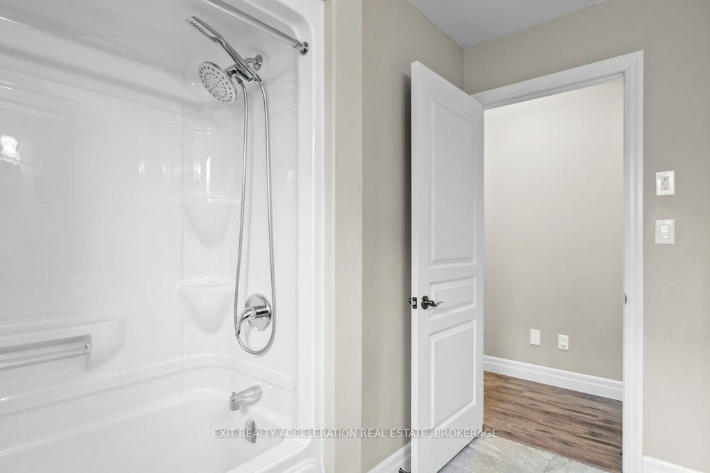 92 Hartwood Crescent Property Photo 23