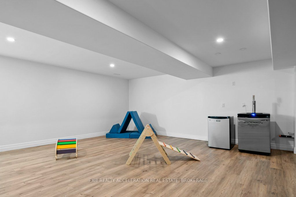 92 Hartwood Crescent Property Photo 31