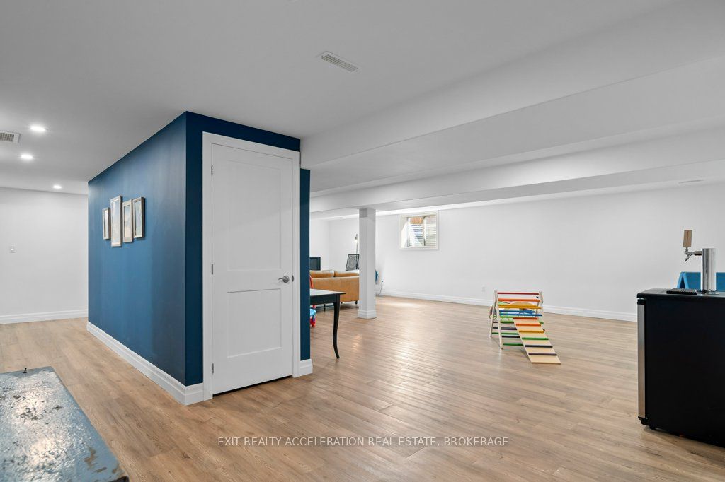 92 Hartwood Crescent Property Photo 32