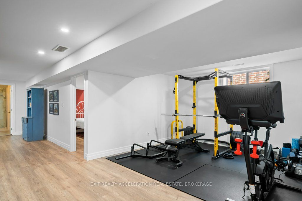 92 Hartwood Crescent Property Photo 33