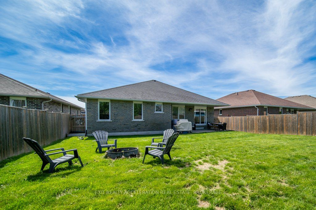 92 Hartwood Crescent Property Photo 39