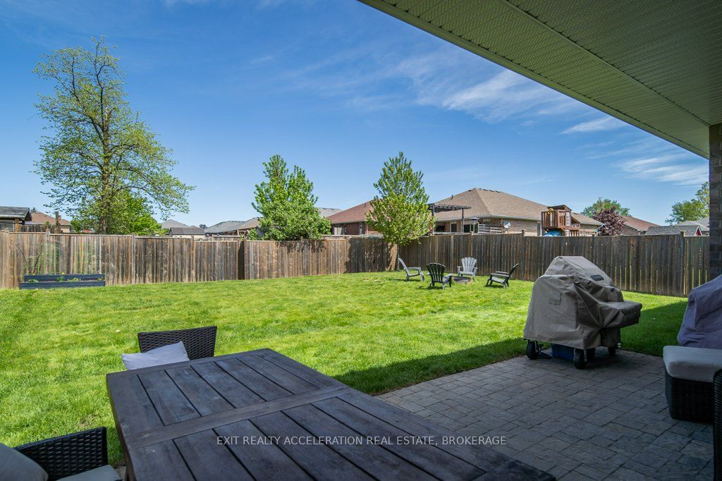 92 Hartwood Crescent Property Photo 40