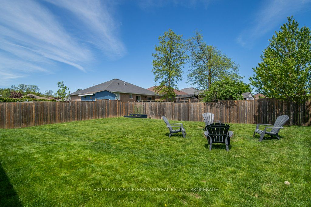 92 Hartwood Crescent Property Photo 42