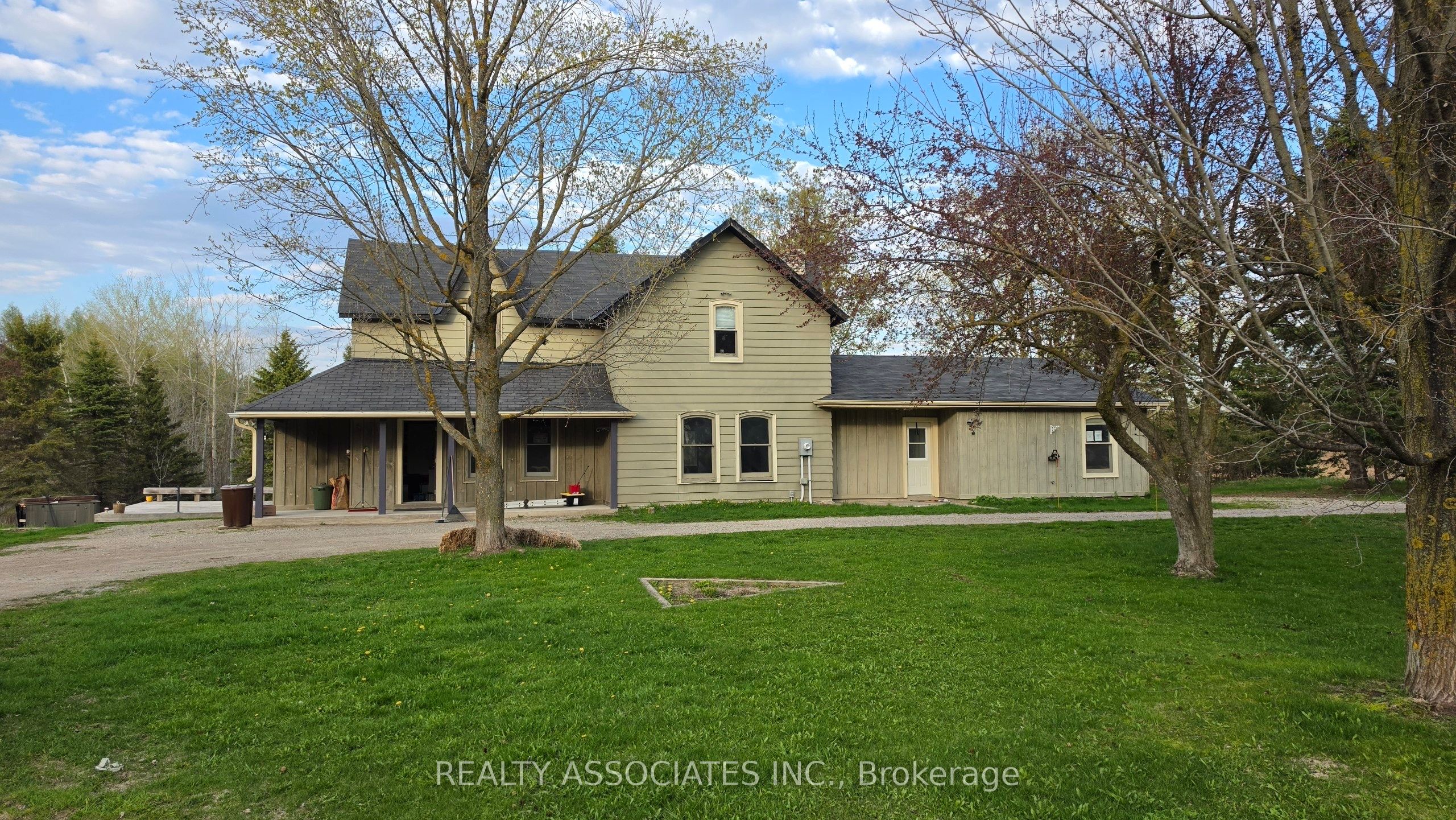486289 30th Side Road Property Photo 3