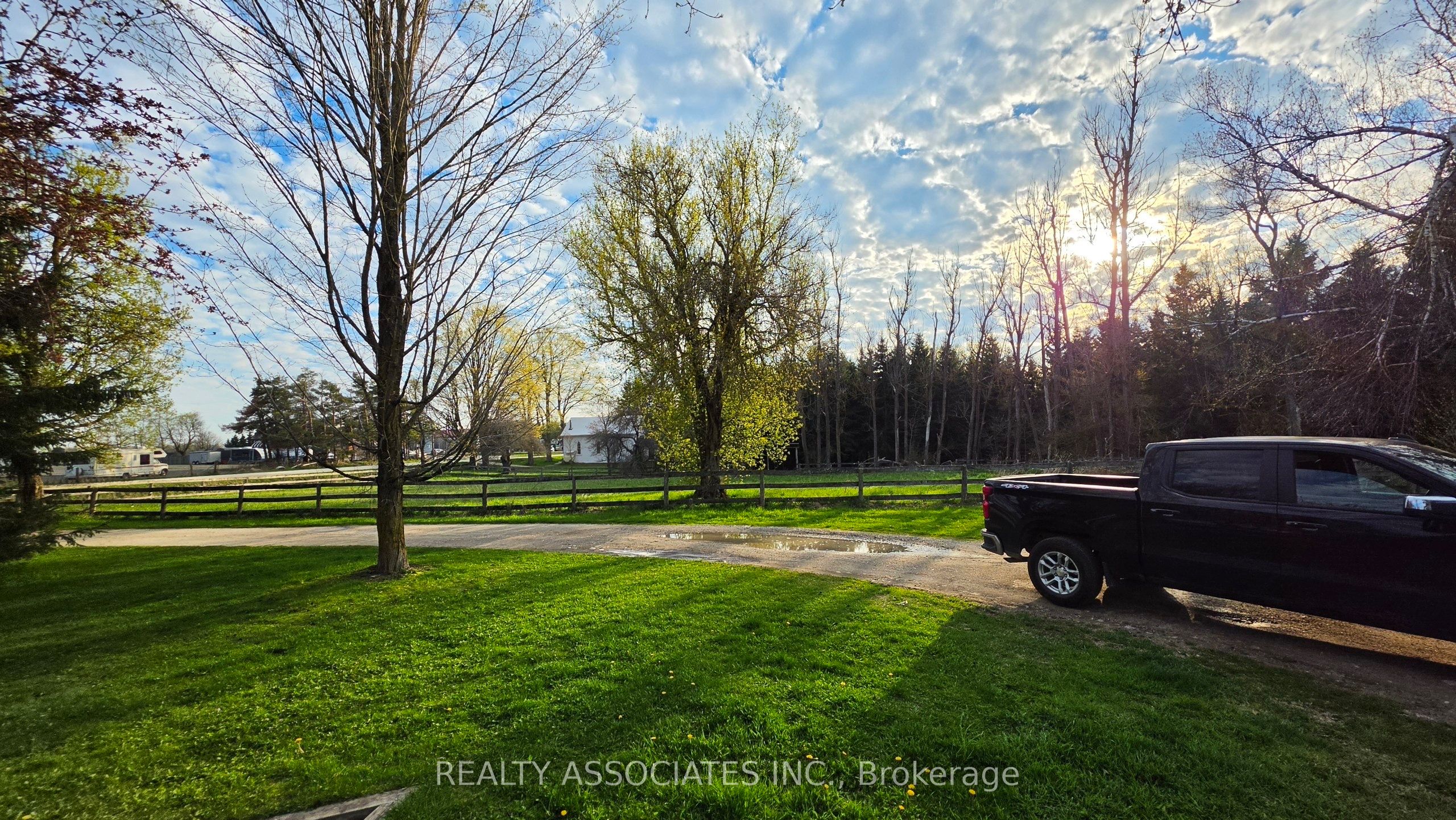 486289 30th Side Road Property Photo 5