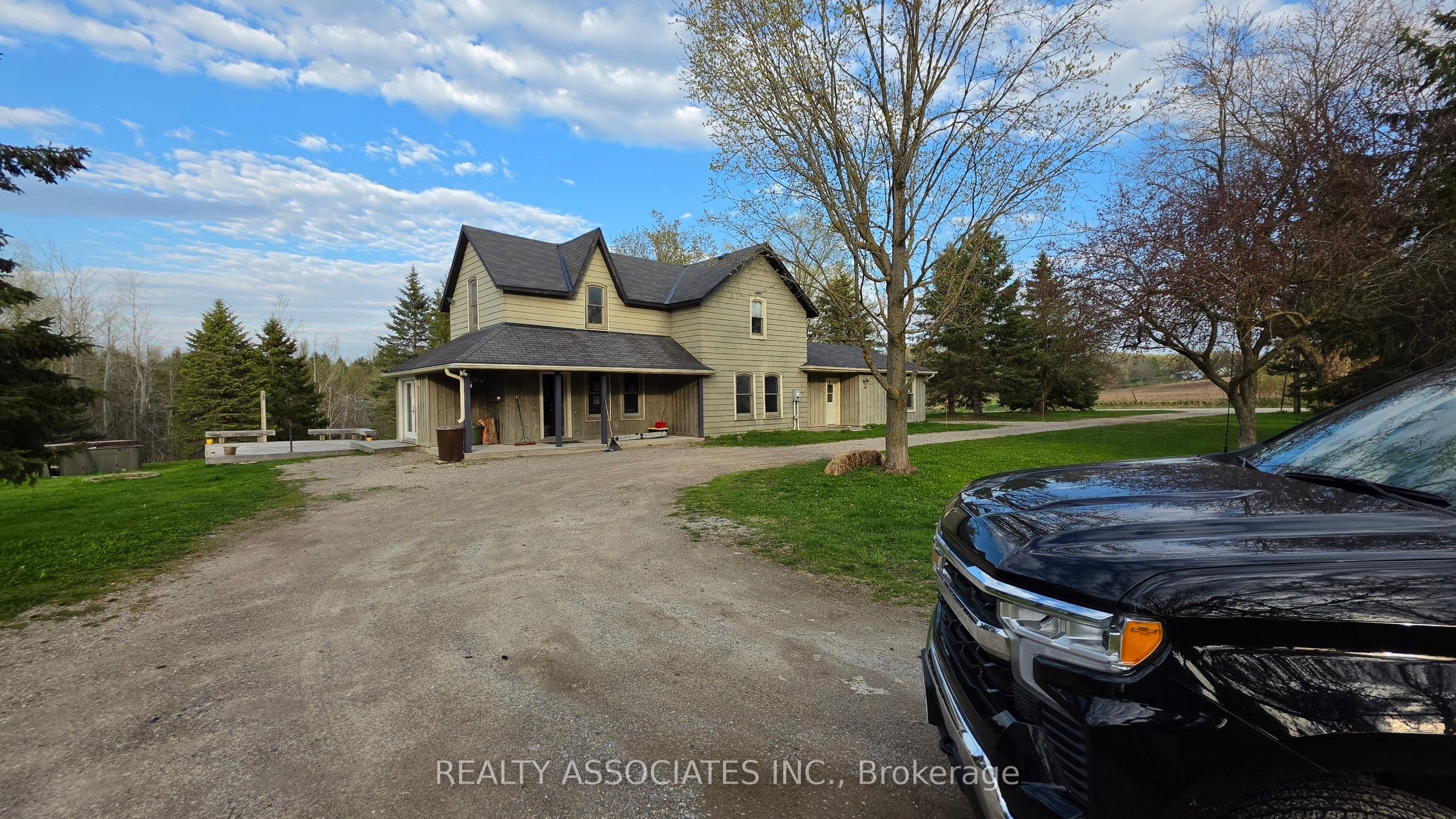 486289 30th Side Road Property Photo 6