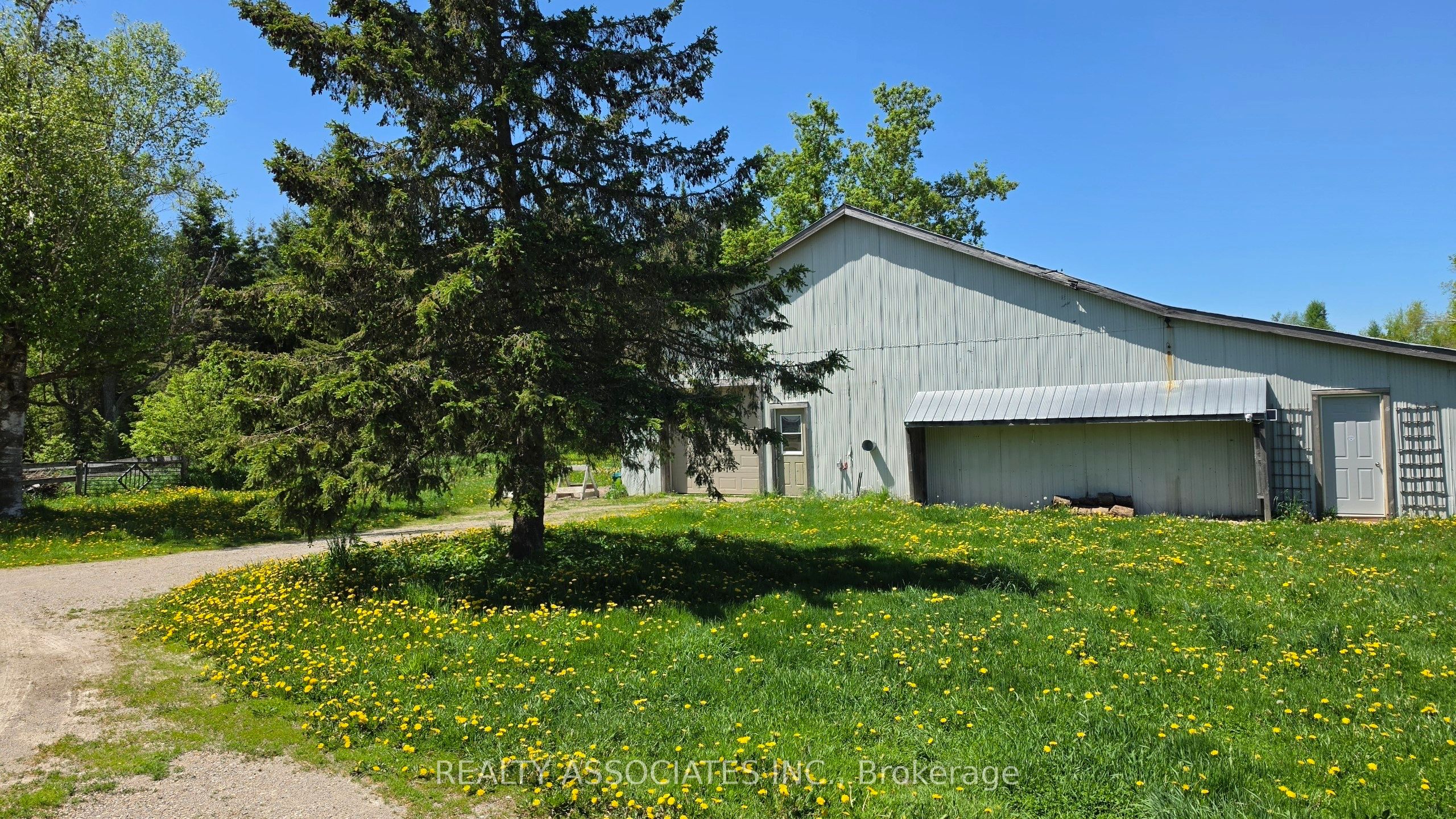 486289 30th Side Road Property Photo 8