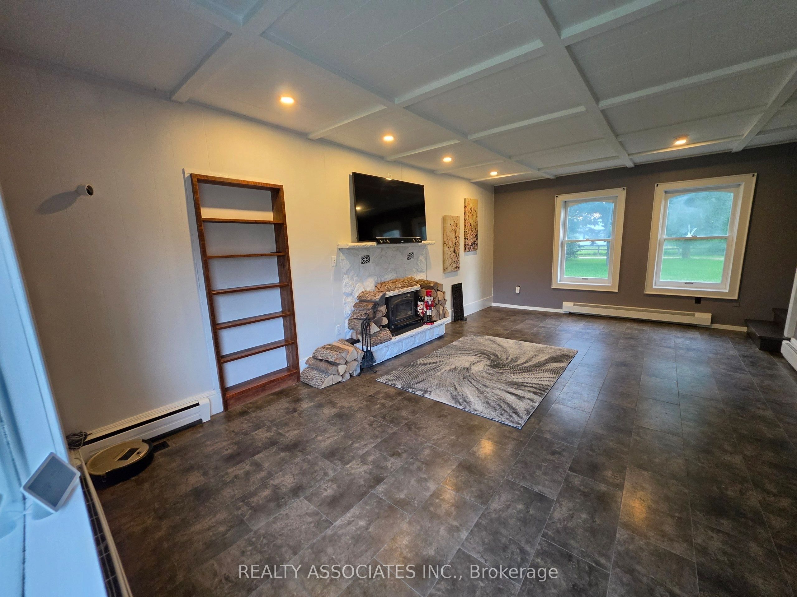 486289 30th Side Road Property Photo 12