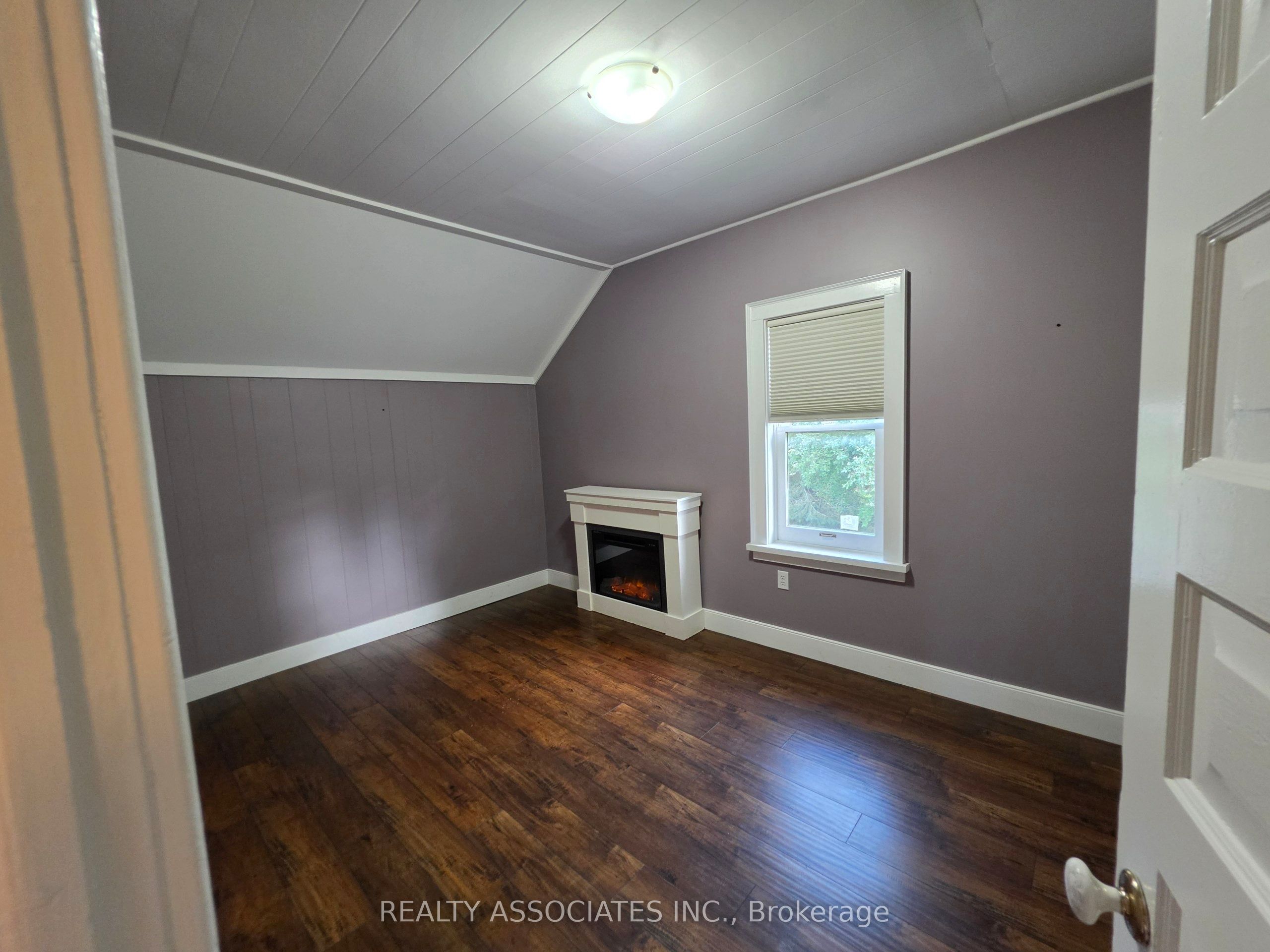 486289 30th Side Road Property Photo 17