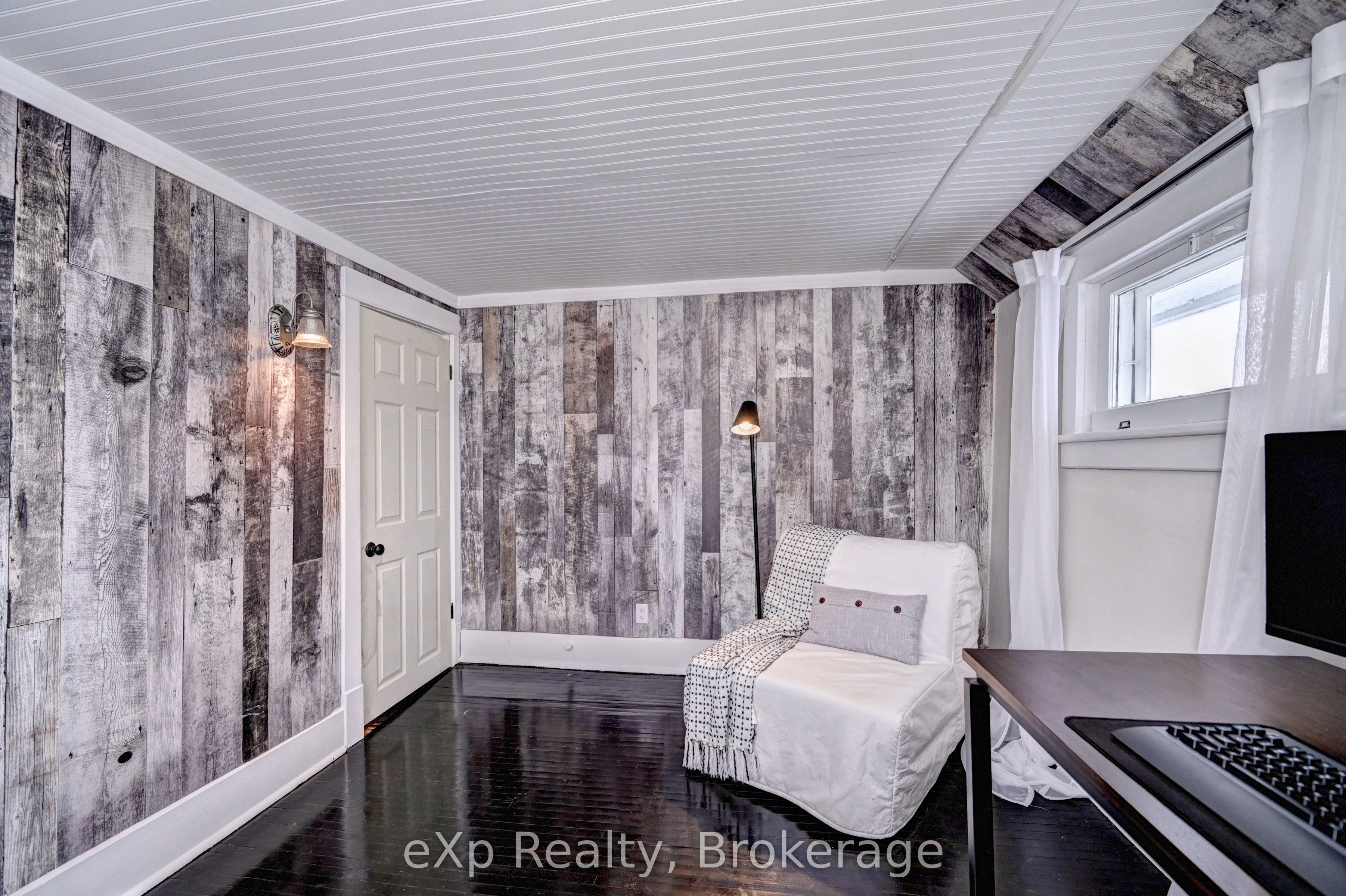 310 Barber Avenue N Property Photo 38