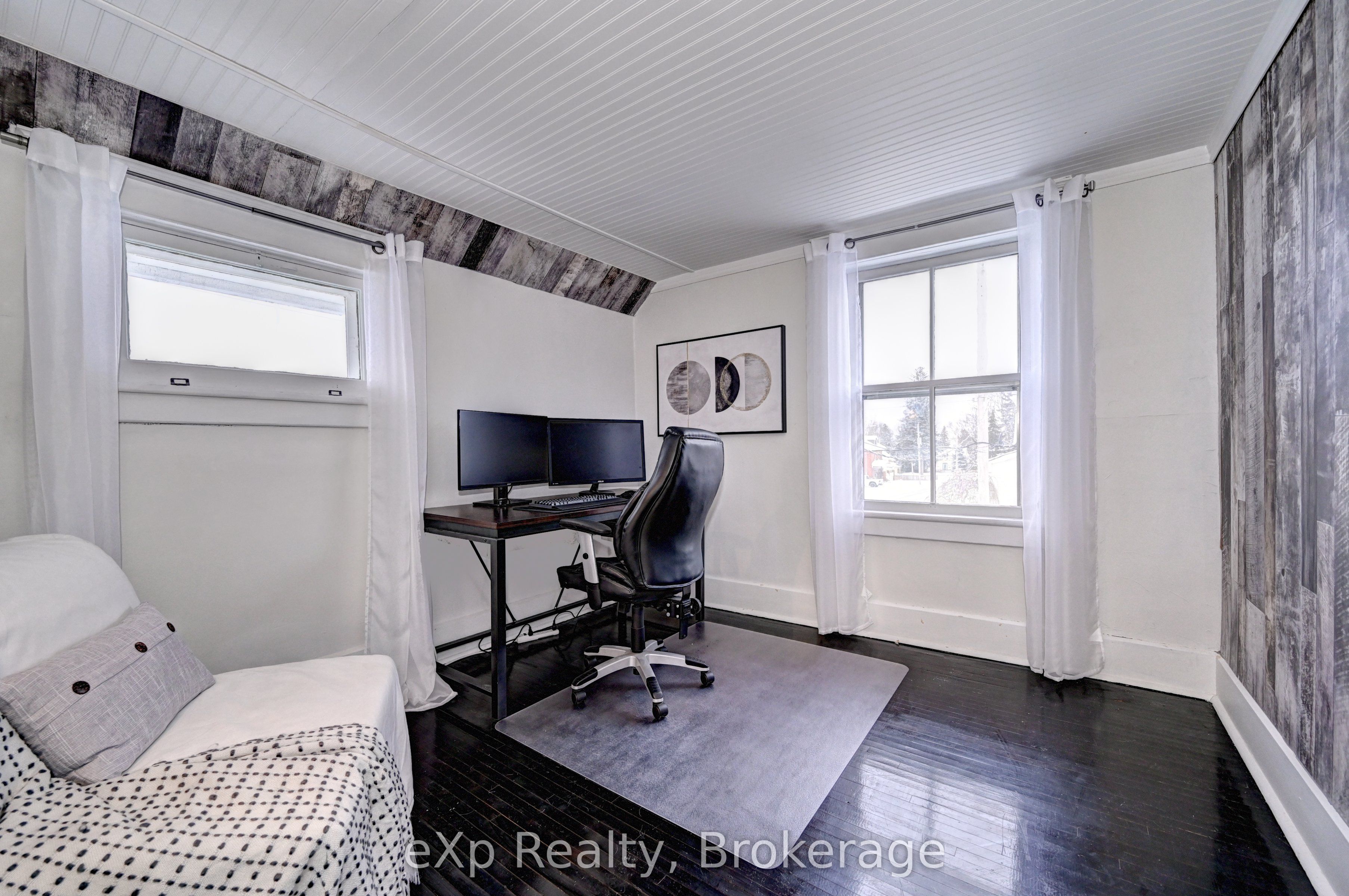 310 Barber Avenue N Property Photo 39