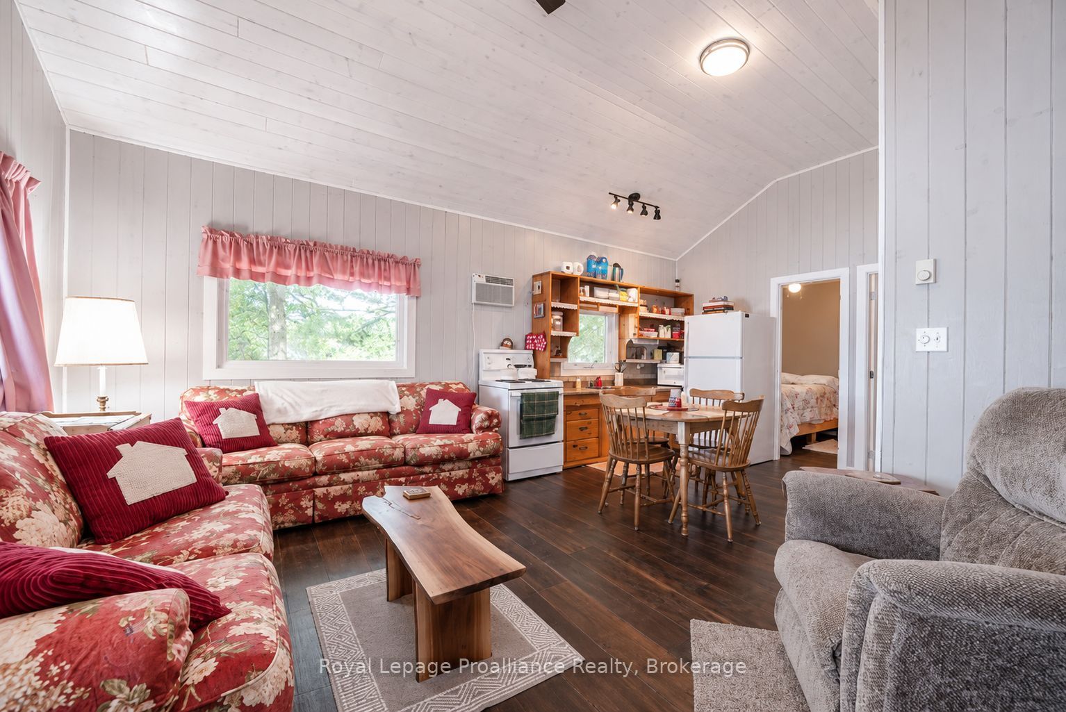 1117b Twin Pine Lane Property Photo 12