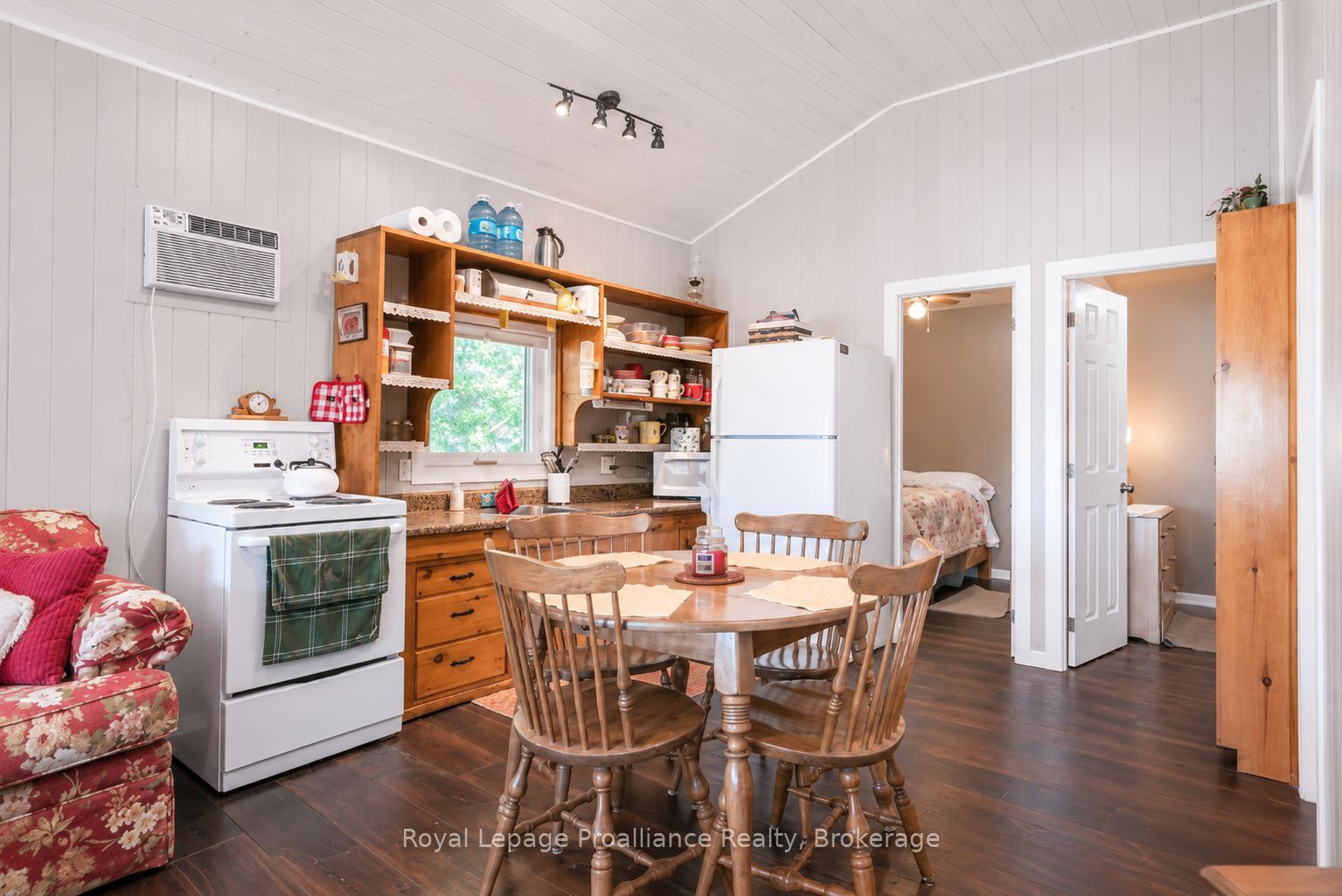 1117b Twin Pine Lane Property Photo 16