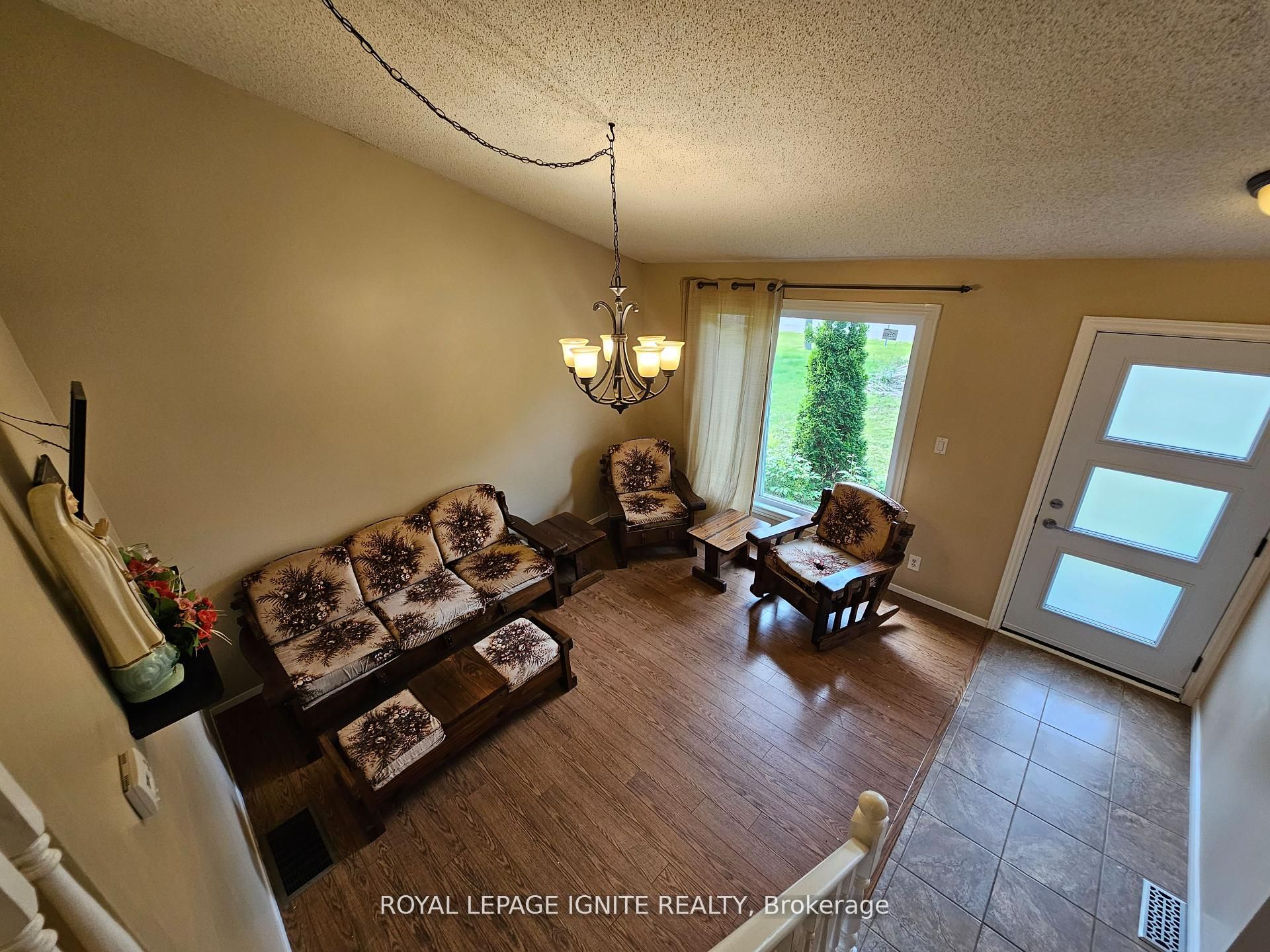 253 Woodland Drive N Property Photo 3