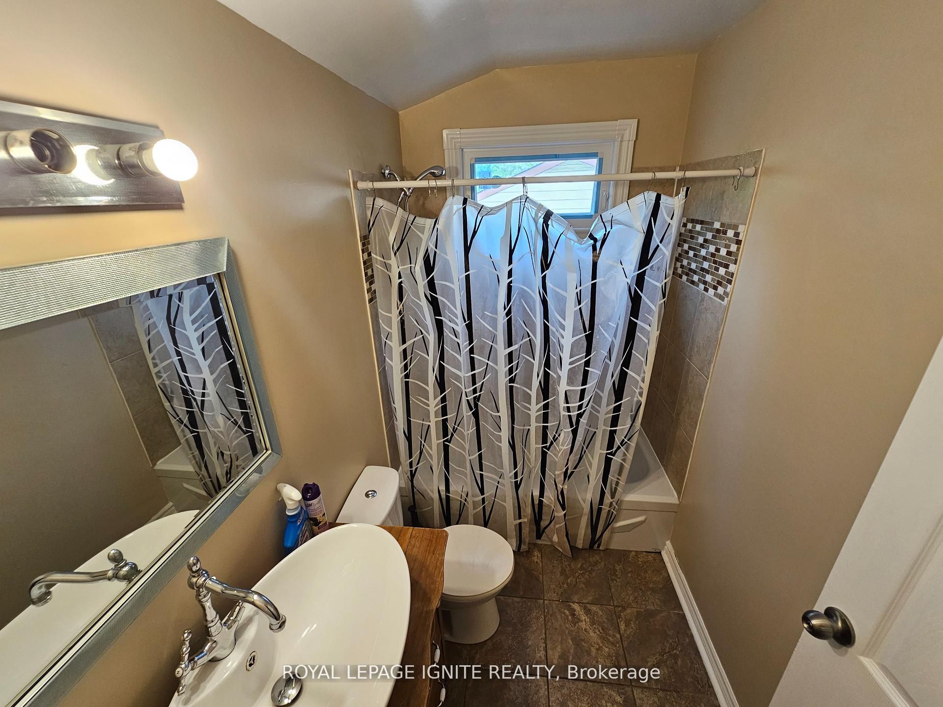 253 Woodland Drive N Property Photo 8