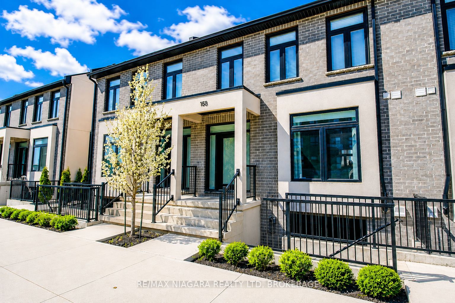 153 Summersides Boulevard Property Photo 1