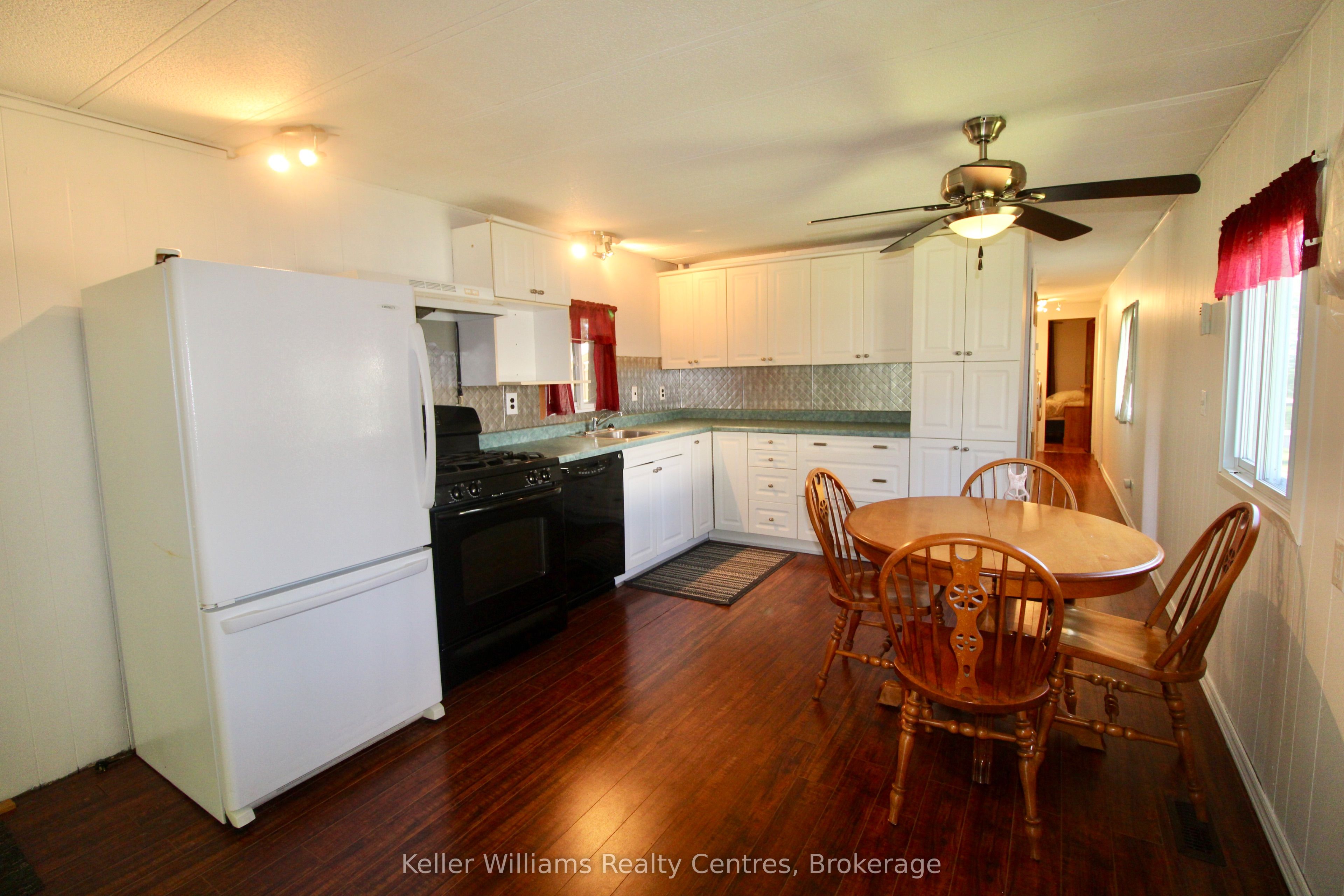 302694 Douglas Street 55 Property Photo 17