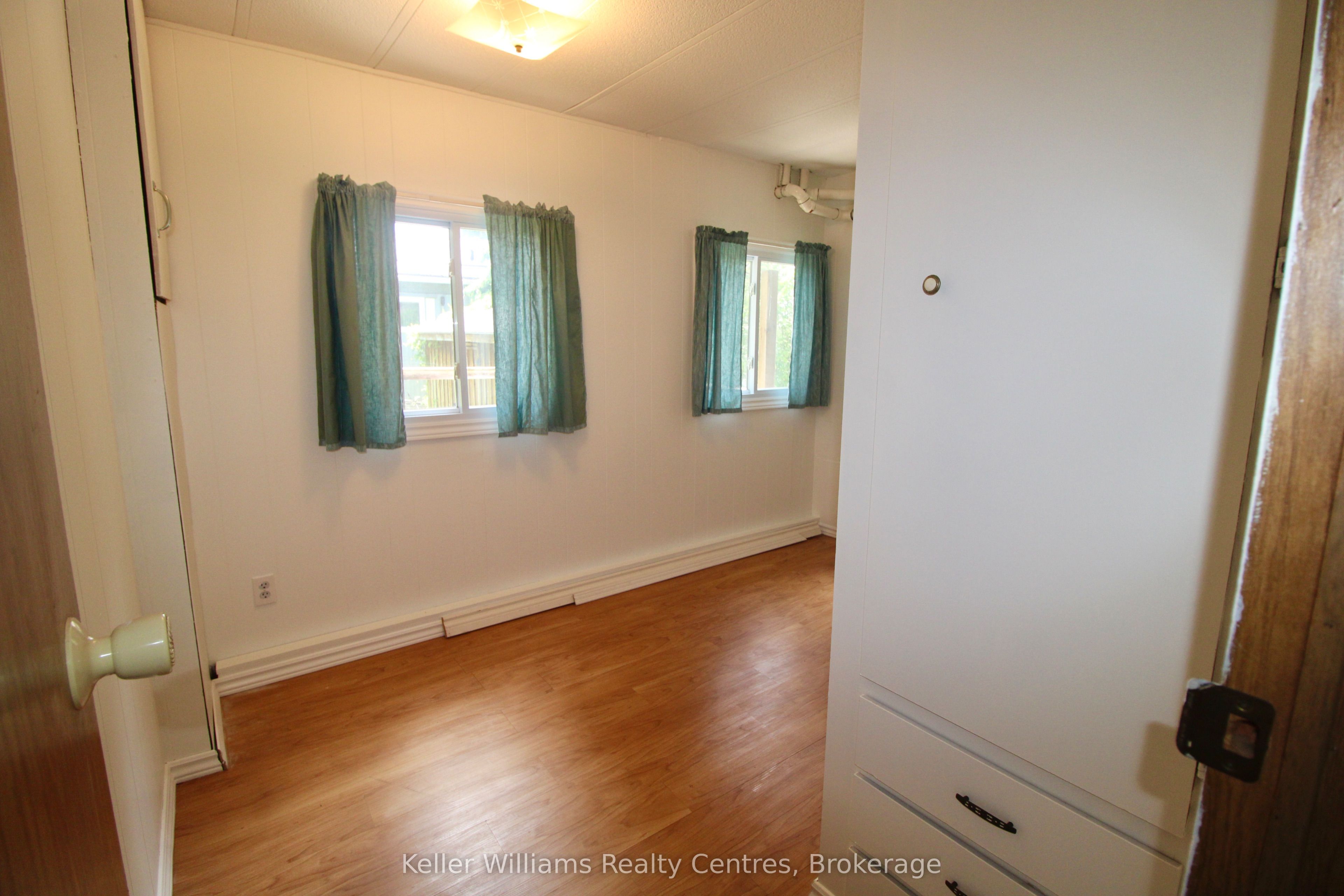 302694 Douglas Street 55 Property Photo 18
