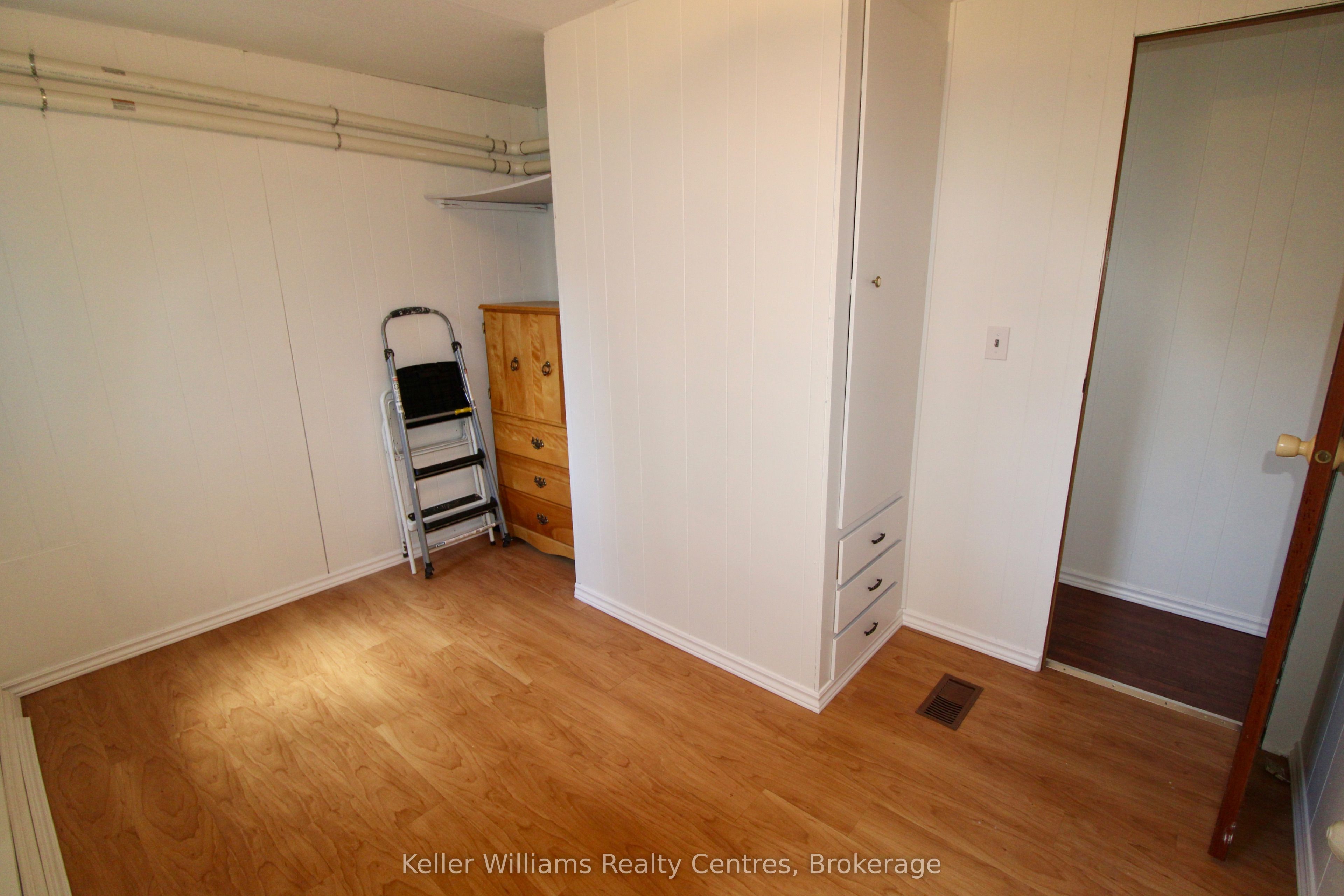 302694 Douglas Street 55 Property Photo 19