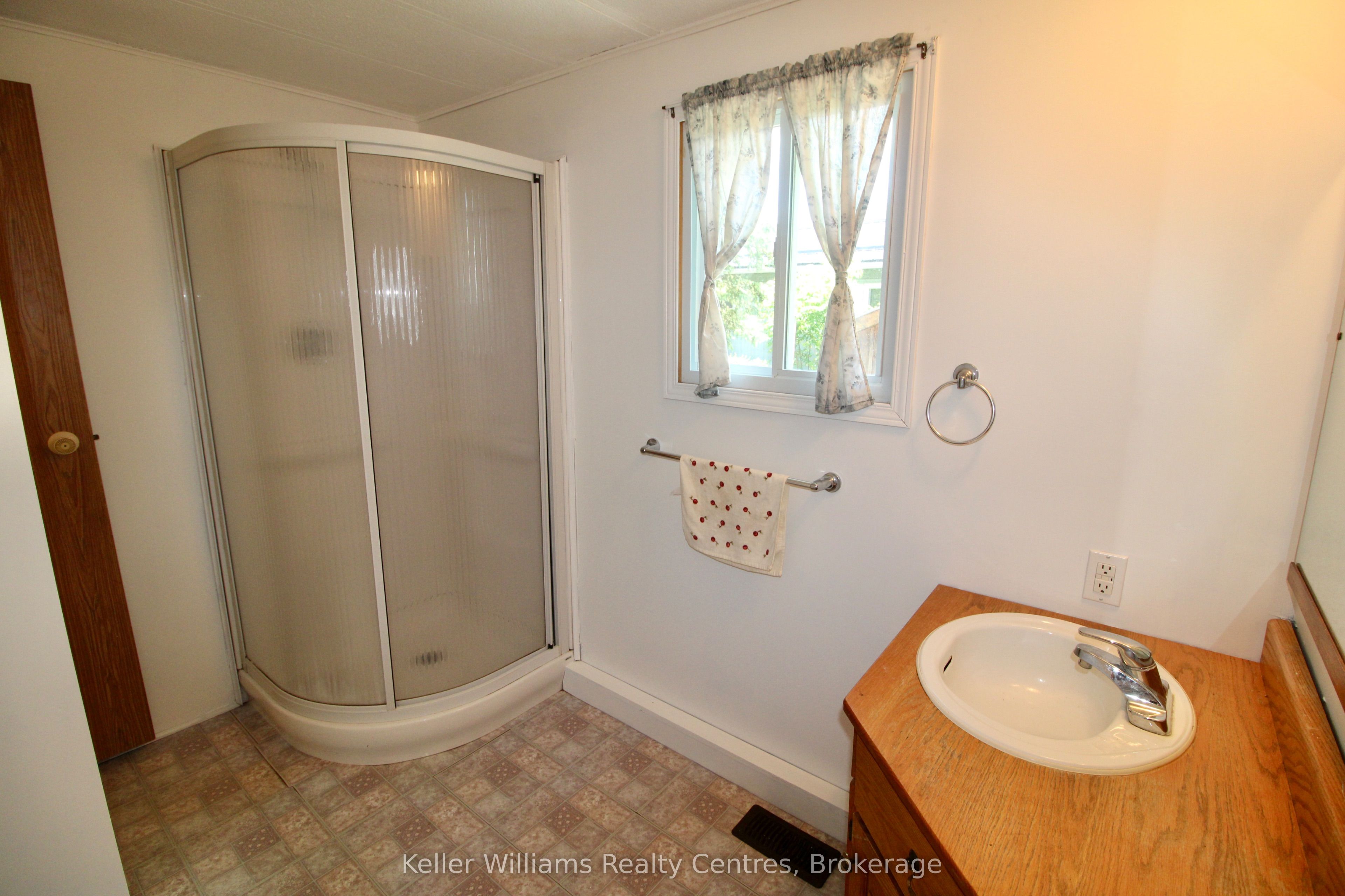 302694 Douglas Street 55 Property Photo 24