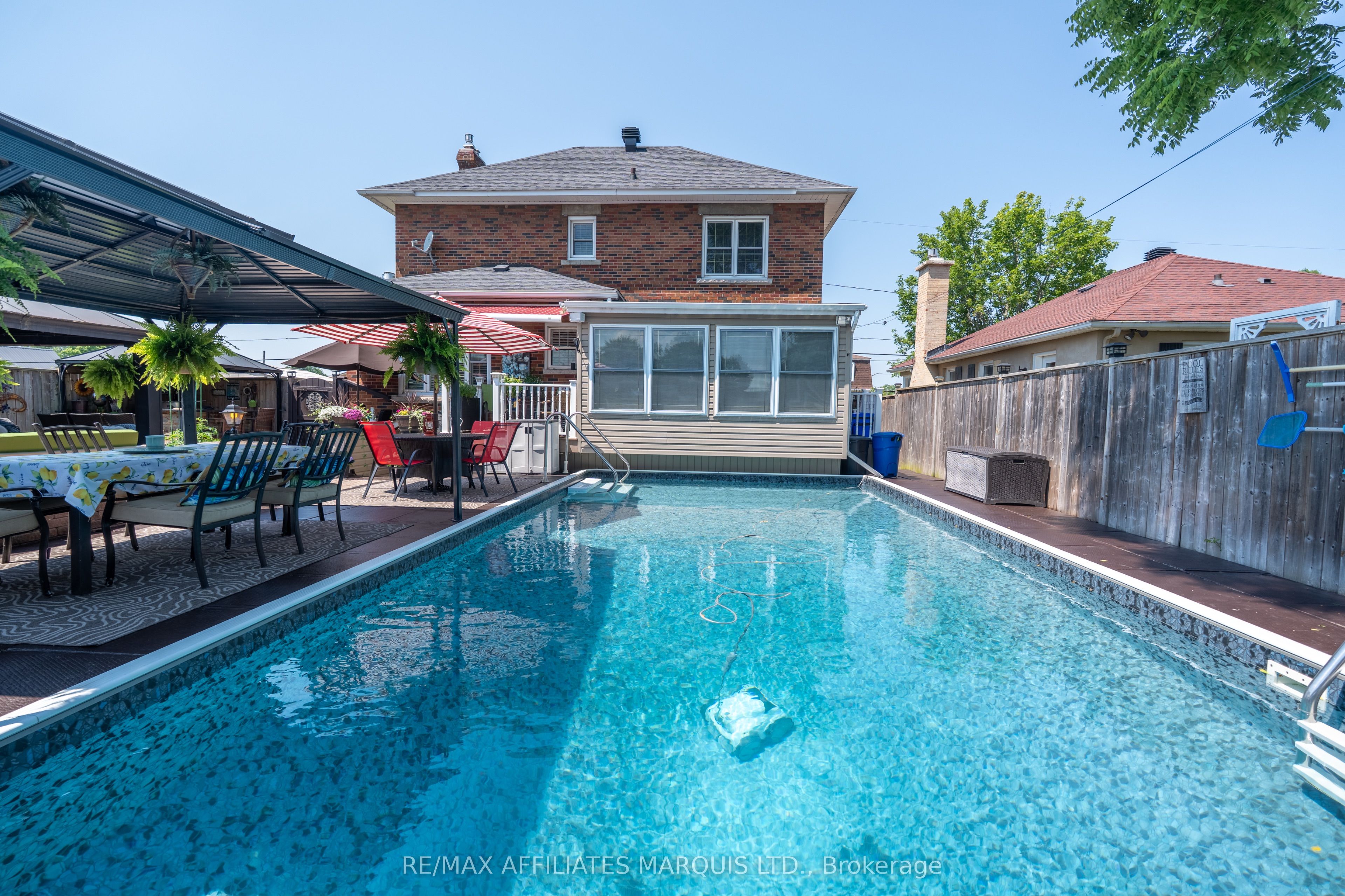 420 Third Street W Property Photo 11