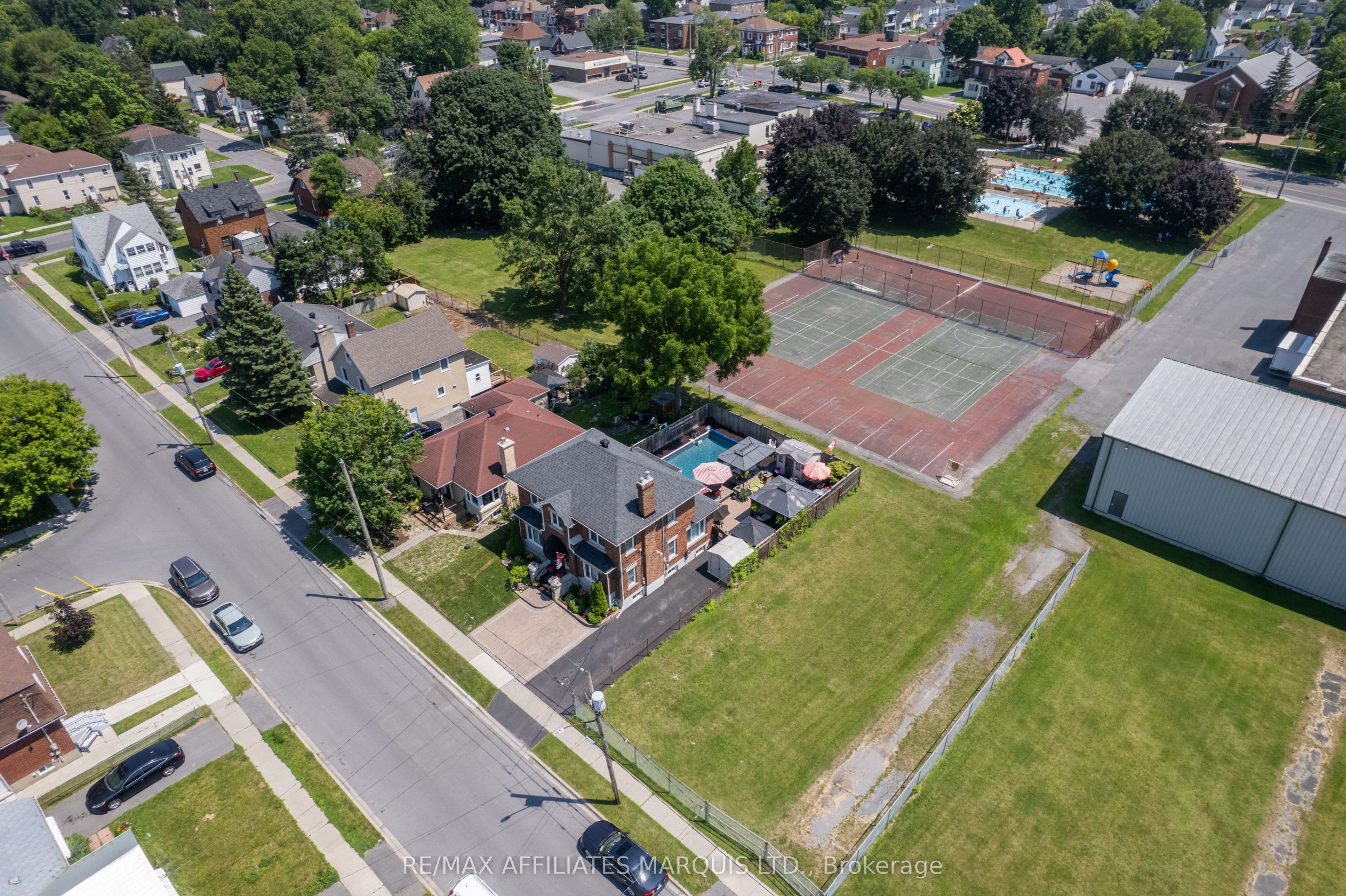 420 Third Street W Property Photo 41