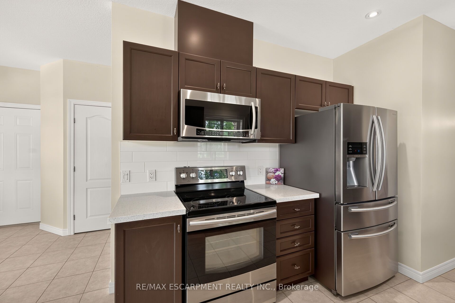 14 Ecker Lane Property Photo 13