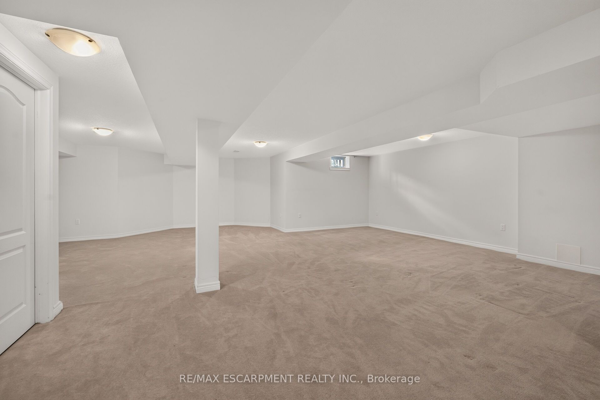 14 Ecker Lane Property Photo 35