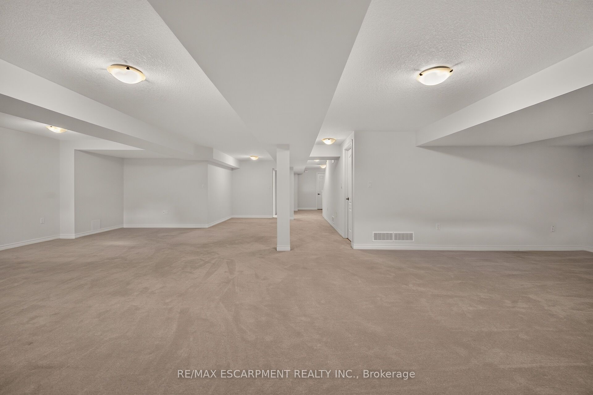 14 Ecker Lane Property Photo 39