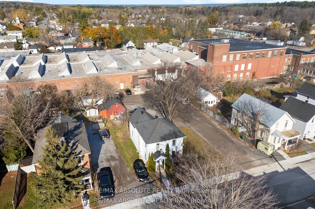 27 Macdonald Street S Property Photo 6