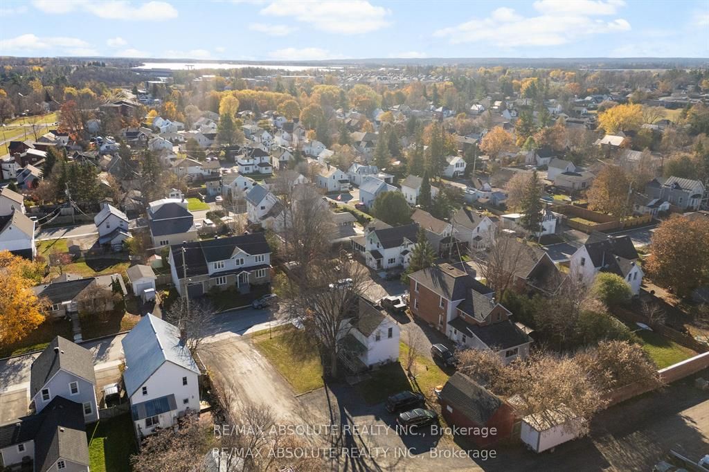 27 Macdonald Street S Property Photo 9