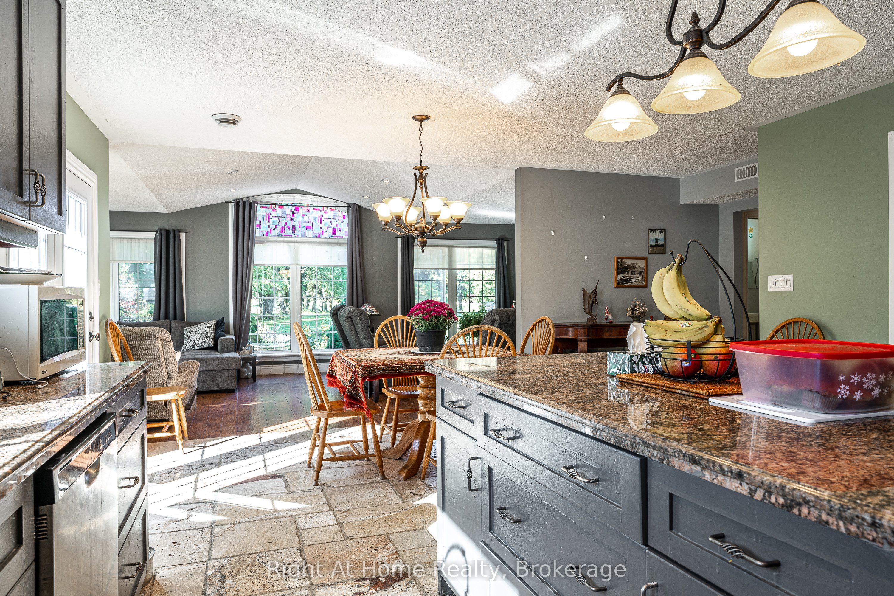 4303 119 Highway Property Photo 16