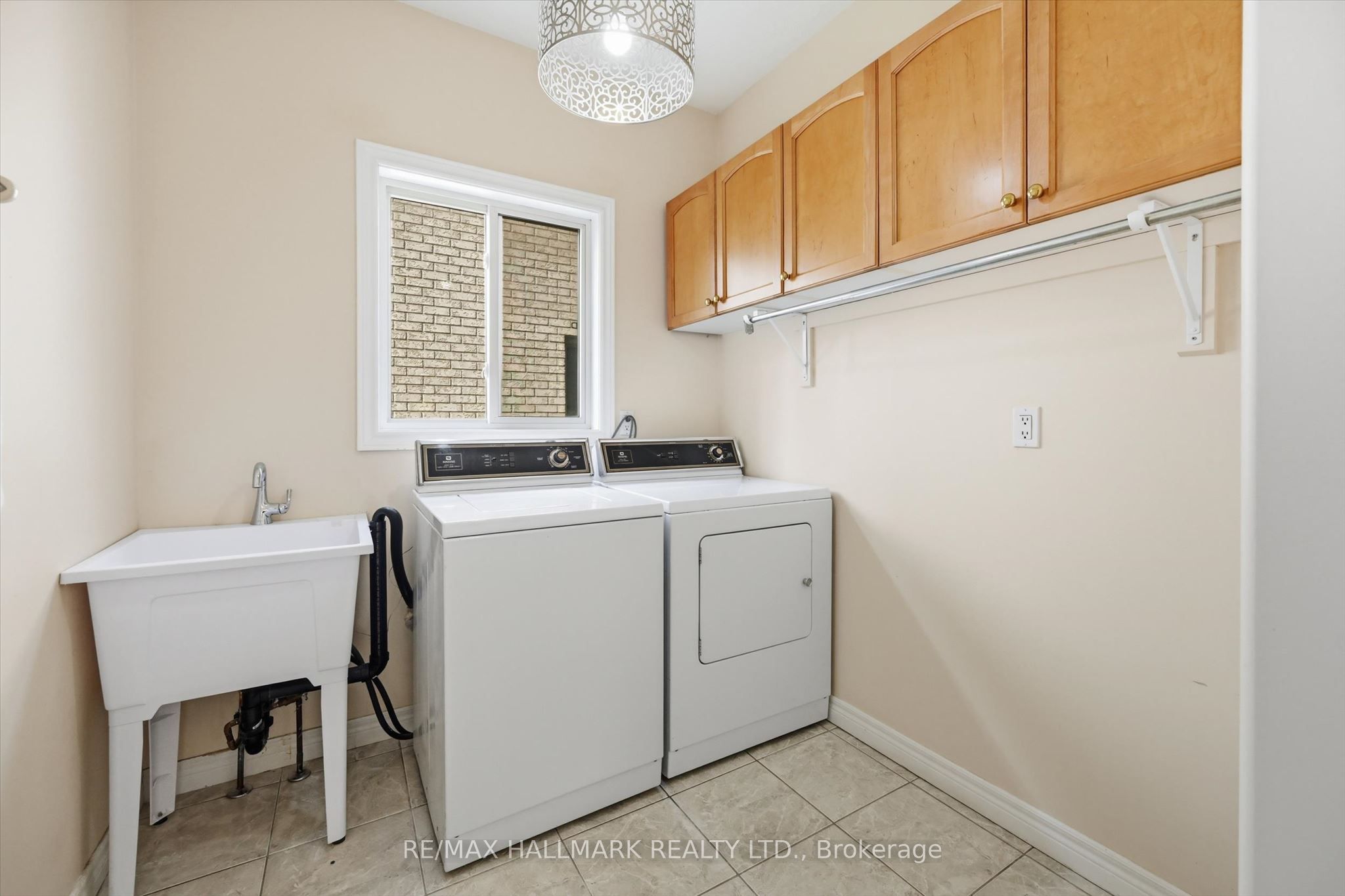 82 Second Road W Property Photo 24