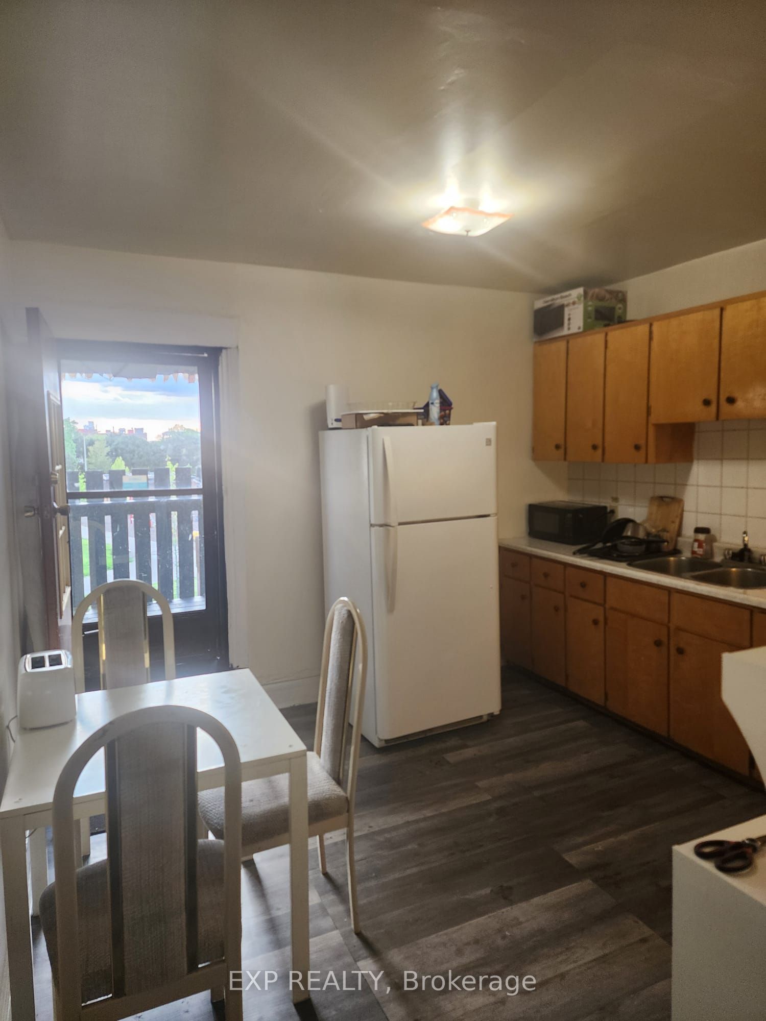 521 Barton Street E Property Photo 2