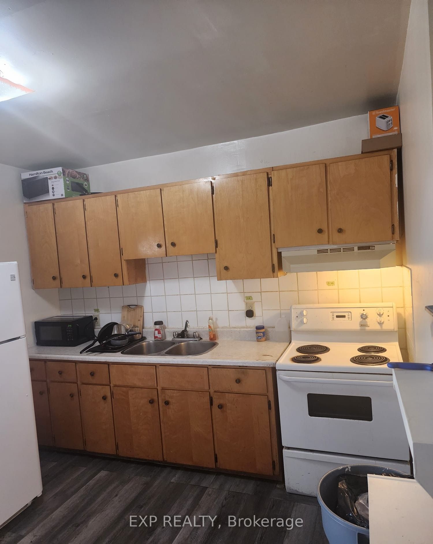 521 Barton Street E Property Photo 3