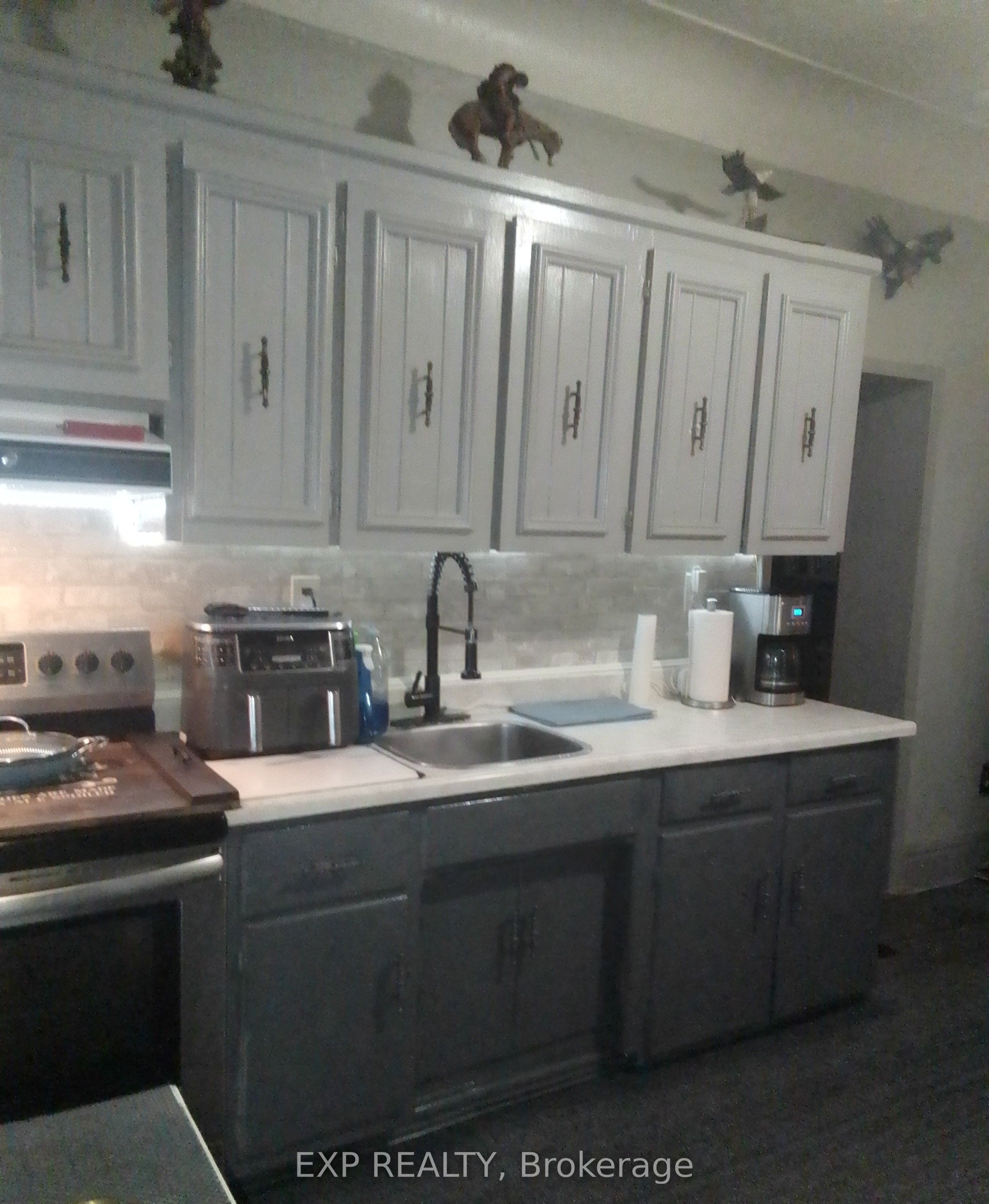 521 Barton Street E Property Photo 4