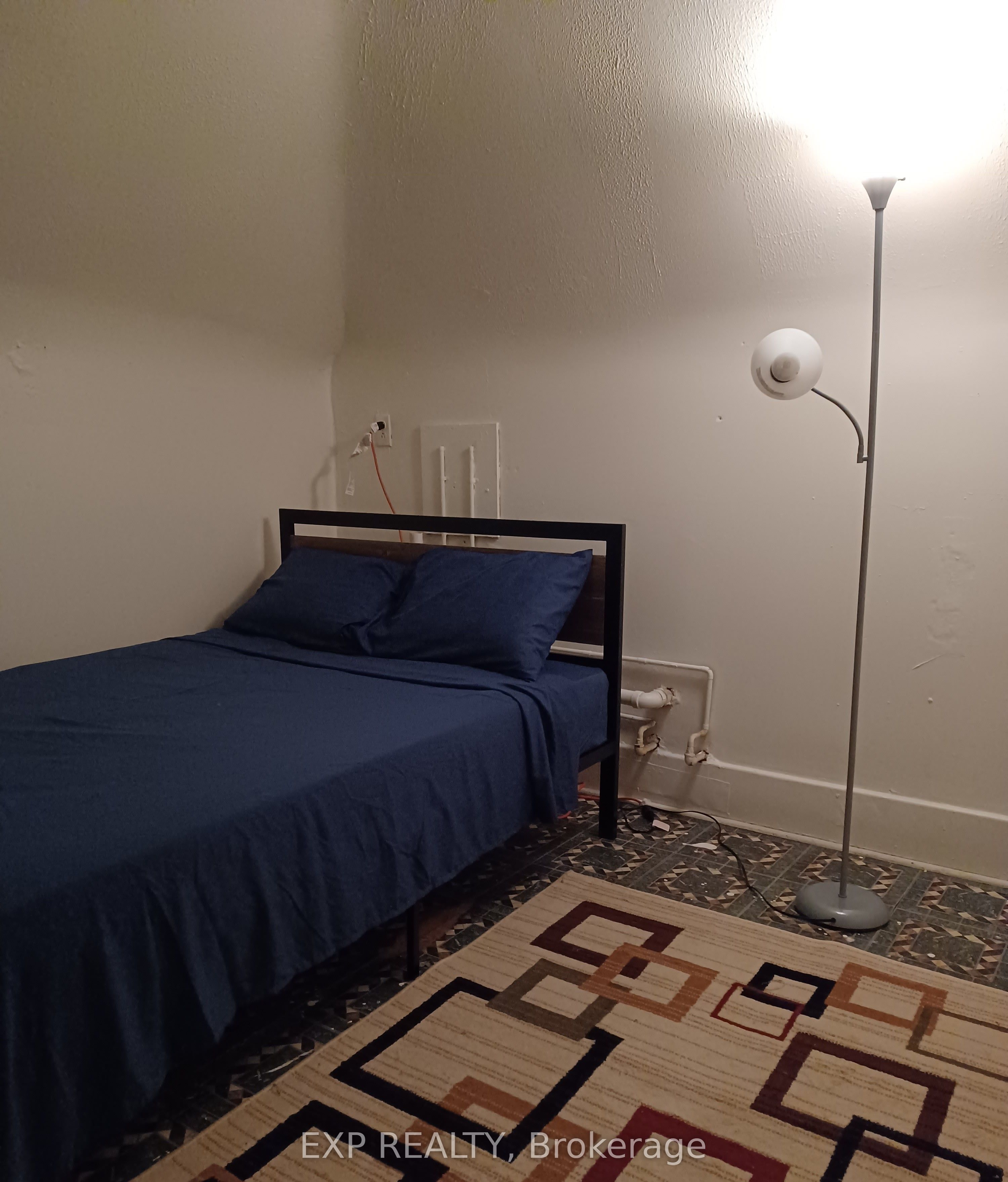 521 Barton Street E Property Photo 7