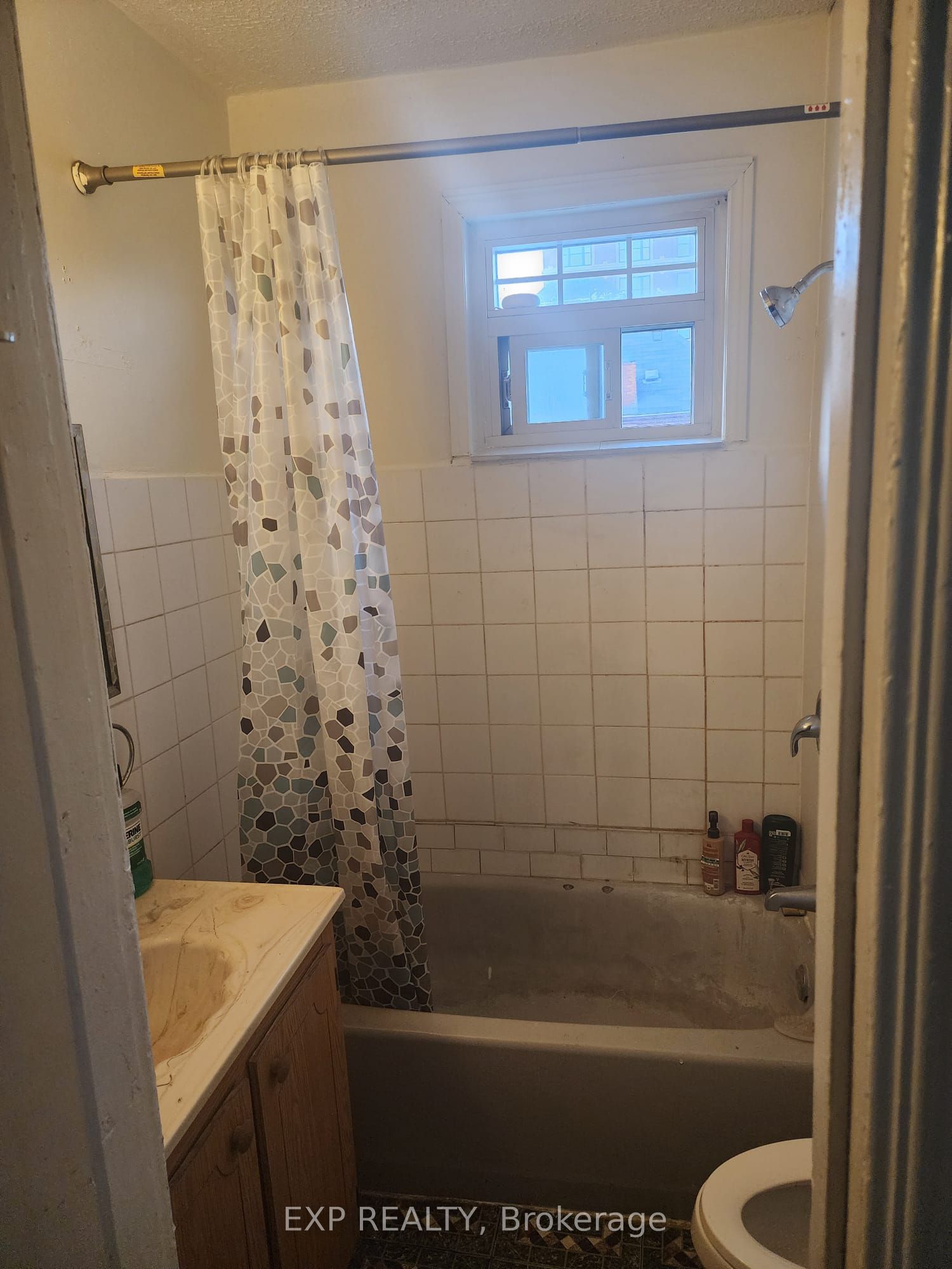 521 Barton Street E Property Photo 9