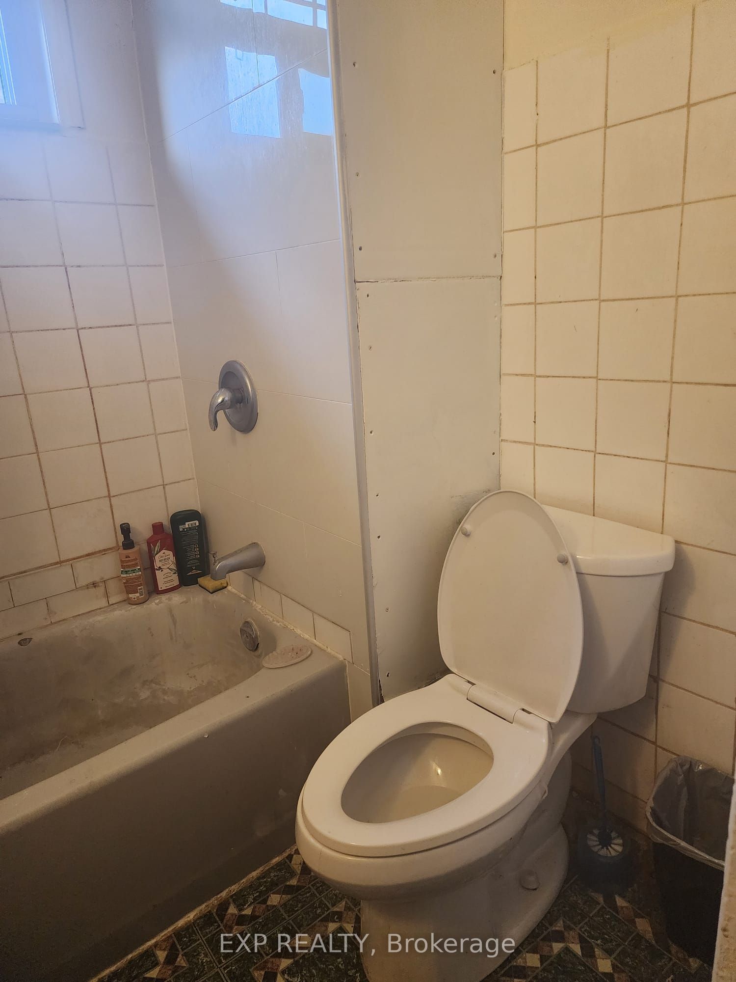 521 Barton Street E Property Photo 10