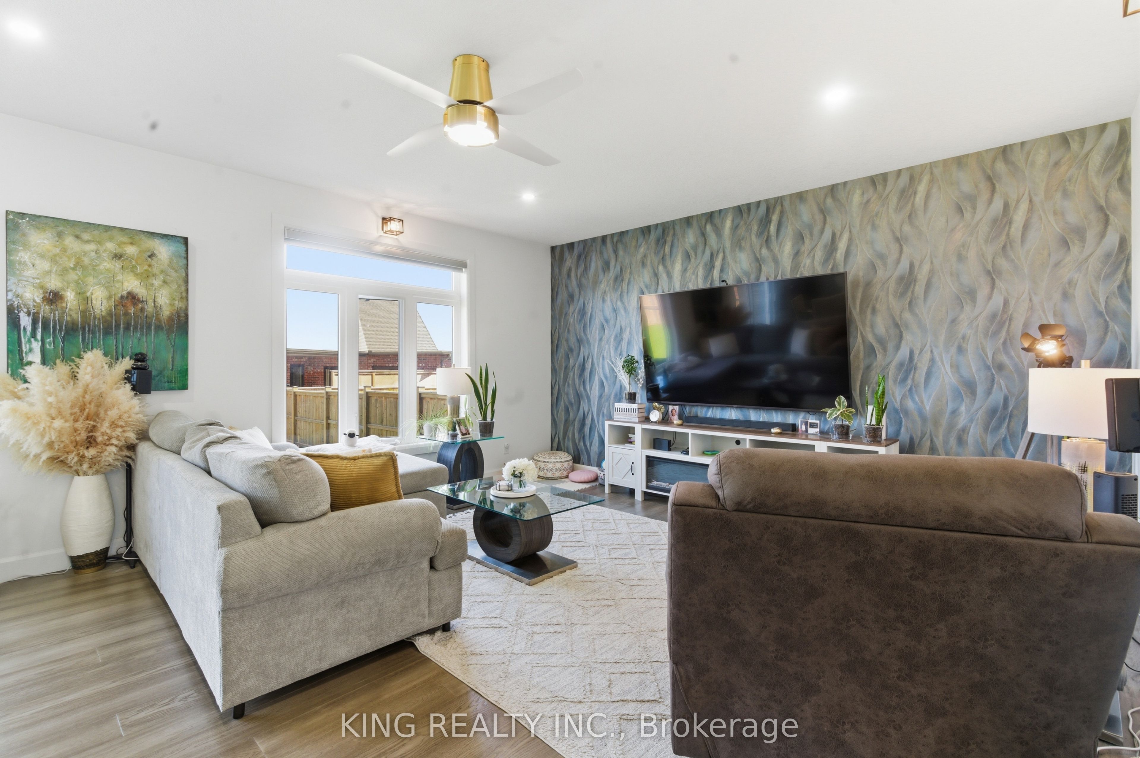 200 Boardwalk Way Property Photo 8