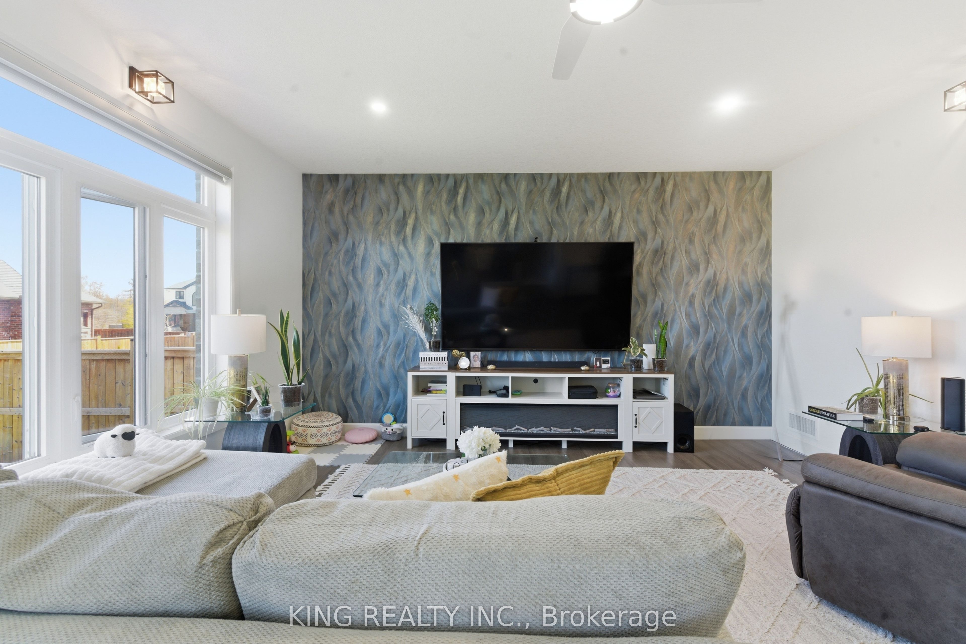 200 Boardwalk Way Property Photo 9