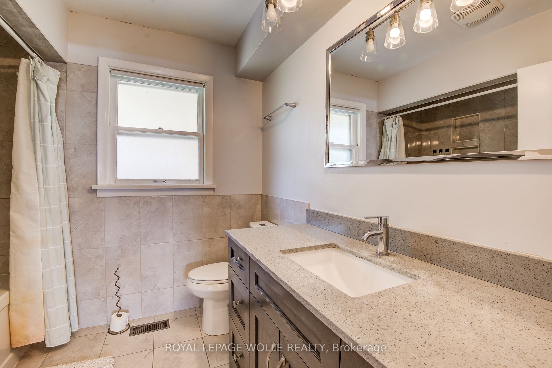 139 Elgin Crescent Property Photo 16